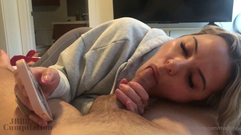 Madiiitay hace una mamada descuidada solofans (Mamada porno)