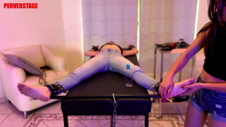 Femdom Porn Perverstage – Chica psicópata sólo piensa en Tickling (Custom)