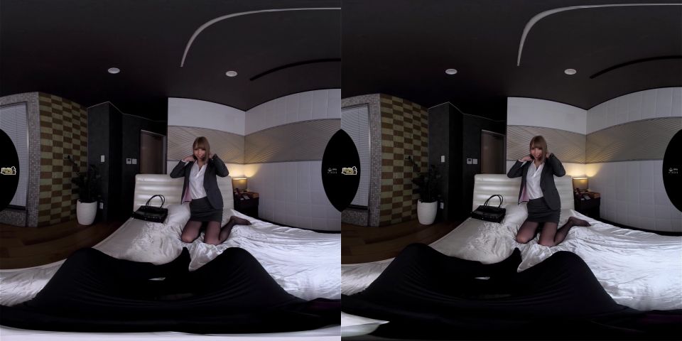 CLVR-081 【VR】 A Beautiful Woman Boss Is Mischievous With A Boyfriend While On The Phone, But With A Follow-up Piston That Does Not Stop Even If It Gets Acme