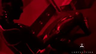 Lady Valeska - Gimp chupado y usado.