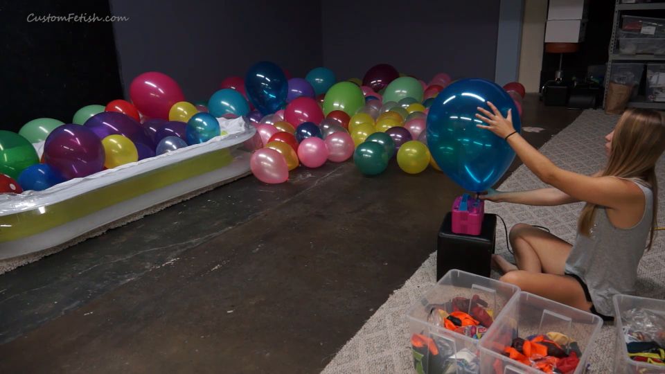 Custom Fetish - Julie Inflates 175 Balloons 4 Shoot BTS - Fetish