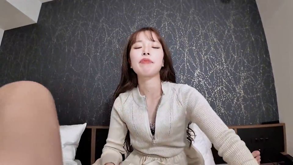 Encuentro de cornudos vaporosos: secretos mientras ella habla por teléfono