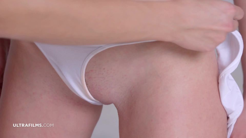 Yarina A & Inness: Glamour tímido en escenas de acción intensa