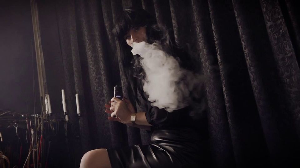 Mistress Sadomme - Extreme Vapouring - Smoking