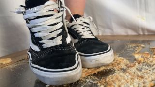  Crushing   Tramplegirls Shoejobs and Cockcrush: A Crushing Dream Comes True Food Crush POV and Underglass Views In Vans Old School Sneakers  Crushing