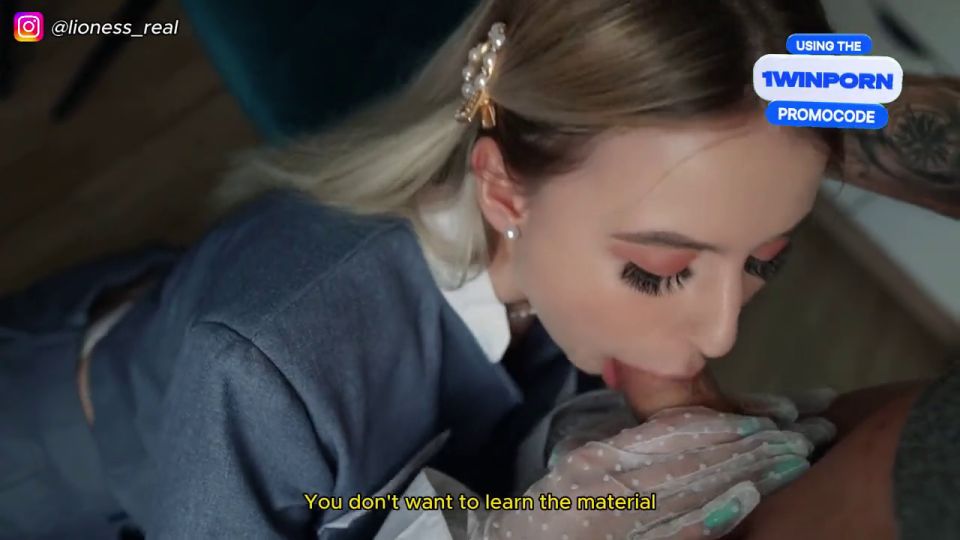 Rubia Porn La profesora se folla a un joven estudiante y se lo deja caer en la cara! Vendí mi coño para una buena marca!