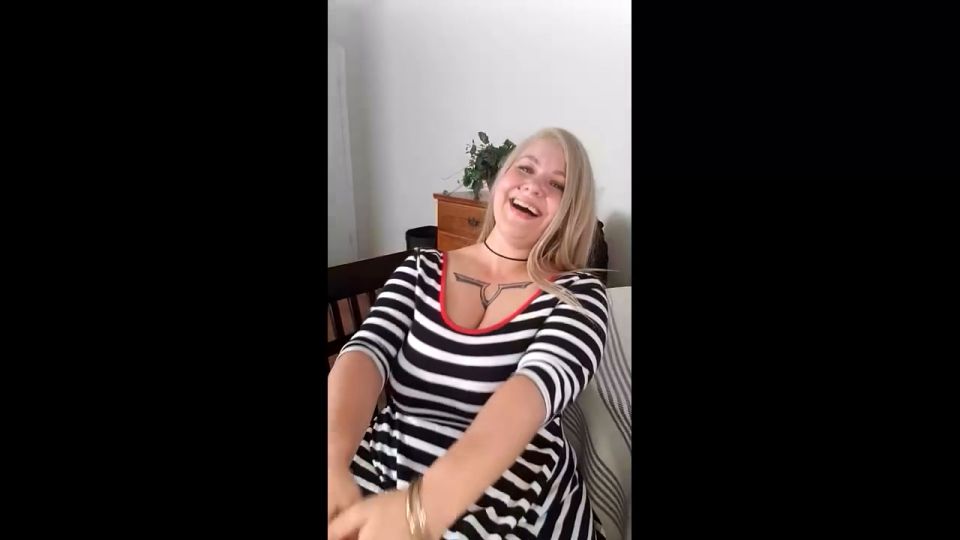 Nachos and Livestream (Pussy Licking)