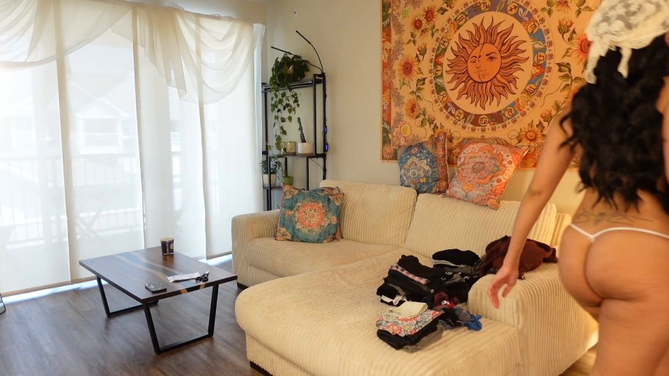 Lani se encajona Lujuria en solitario mientras la mamá paso limpia