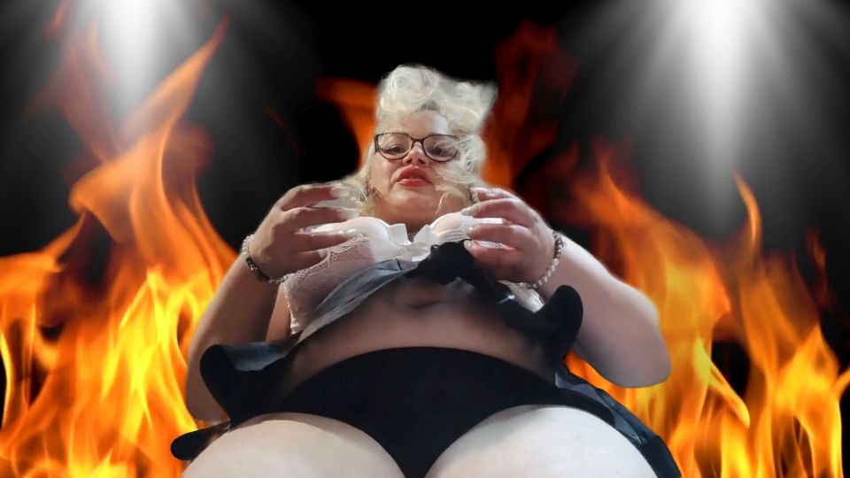 Aplastado eterno - atrapado para siempre en el reino del gigante...