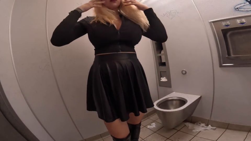 ¡Los momentos húmedos seductores de BeverlyAthalia en el descanso! HD720P