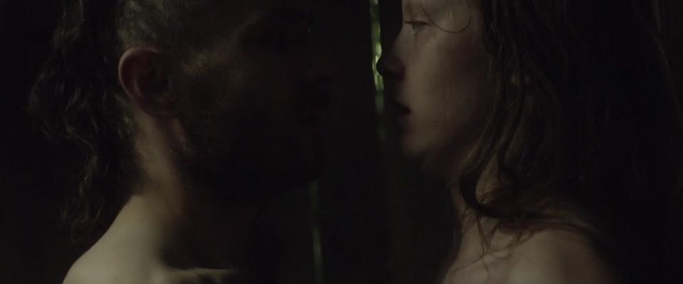 Mia Goth – El Survivalista (2015) HD 720p!!!