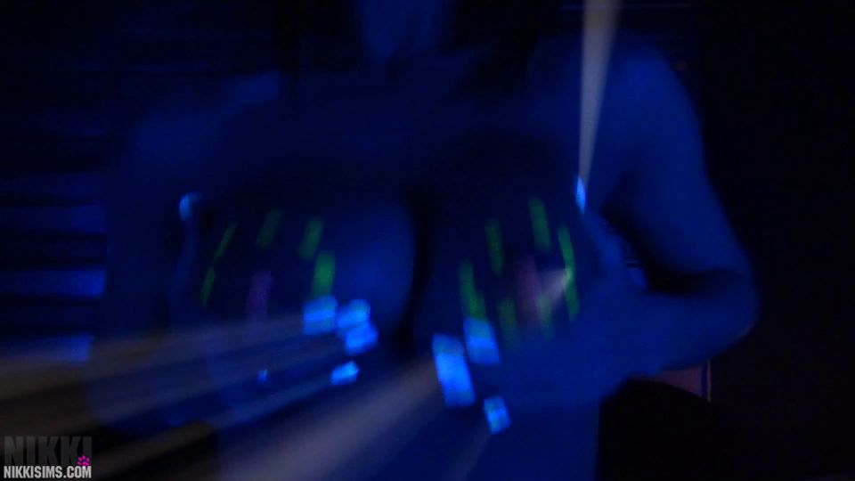 Nikki Sims 2012-2014 2013-11-29 trippy titties