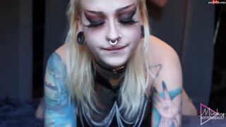 Micky - Bottenberg - Mein ERSTES mal angeleint - Wie eine Schlampe gefickt 720P - Germany