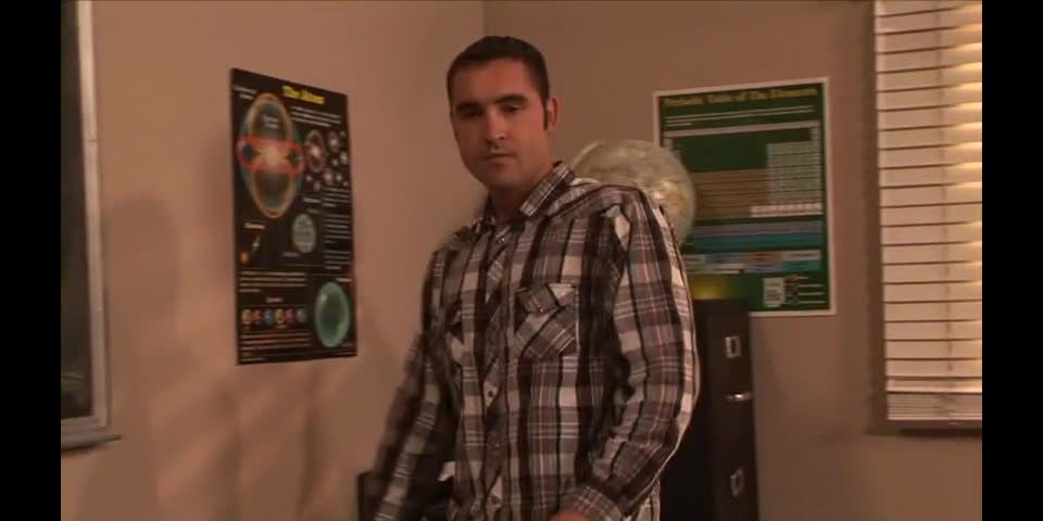 video clip para adultos 42 Bus Stop Girls, fetiche de wam en el tatuaje