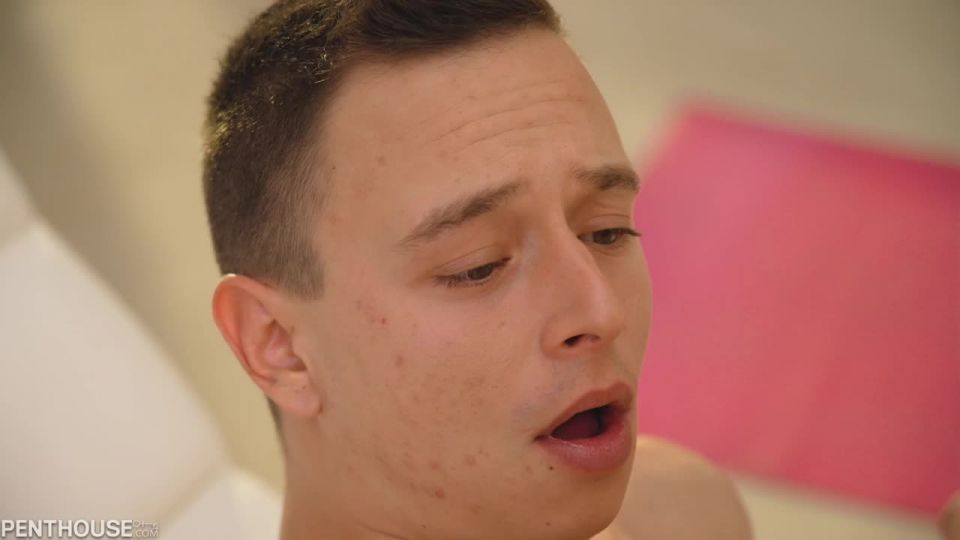 Angelica Heart - Es la madrastra caliente [HD 720p] BigAss!