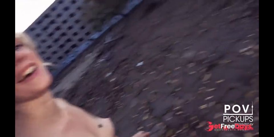 Sexo público con 2 mujeres en el medio de Berlín, Alemania