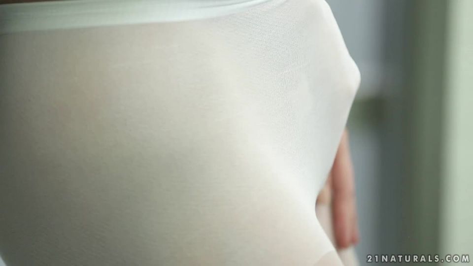 7747 Julie Skyhigh - Barely Dressed