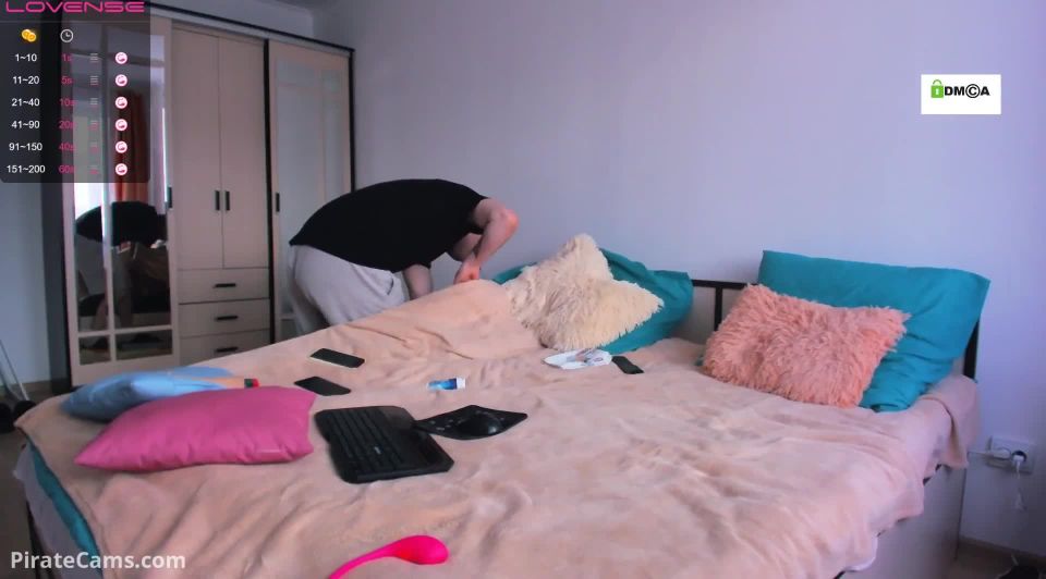 Chaturbate –  Vikatreason –  Show from 27 April 2020