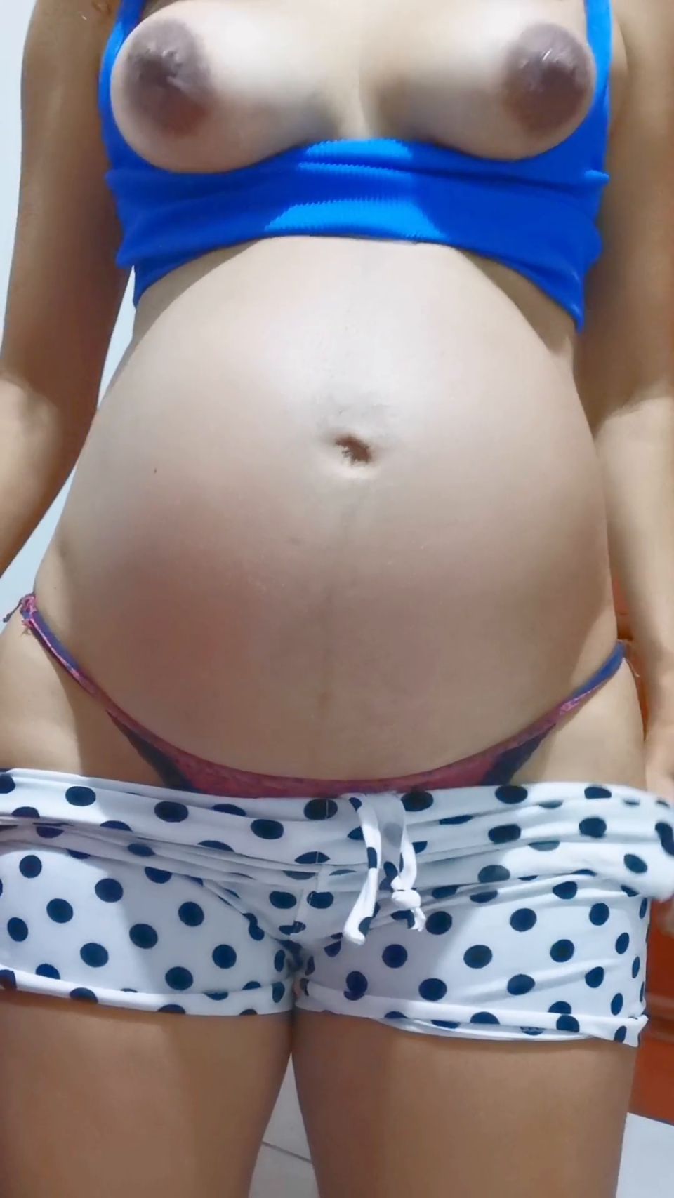 Video PREGNANT con grandes tetas oscilando caliente MILF Naughtyxalone 1920p SD