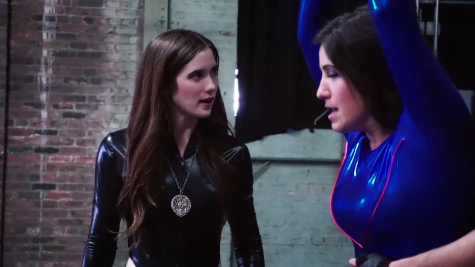 [SuperMisses.com] La posesión del dragón del Amuleto