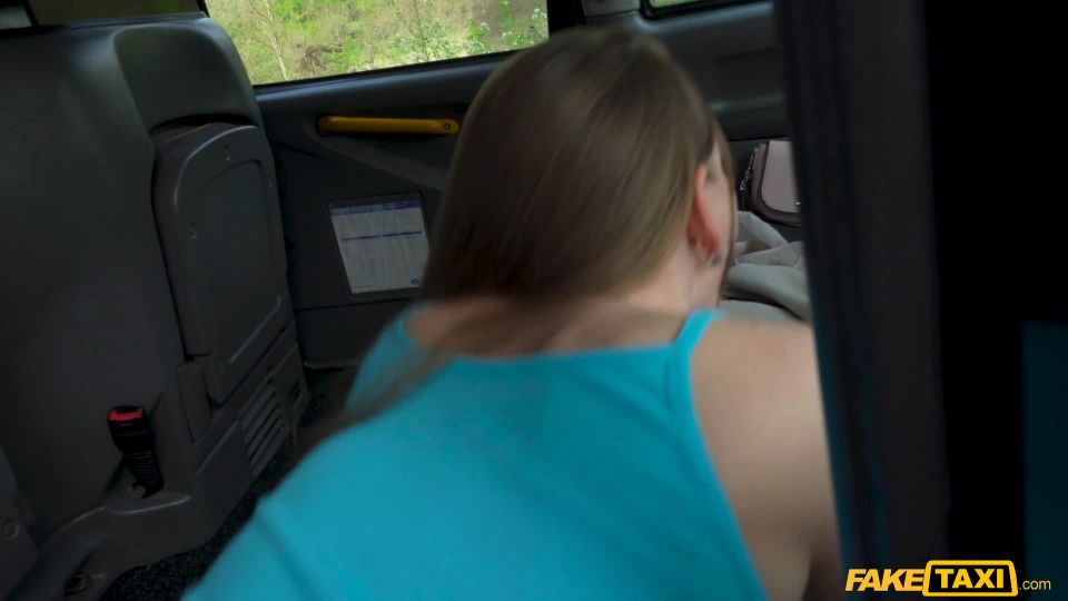 Arina Shy ella folla tan fuerte (porno de dedos)