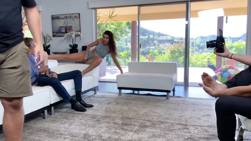 7144 cohete Kylie y steve holmes y lola fae BTS