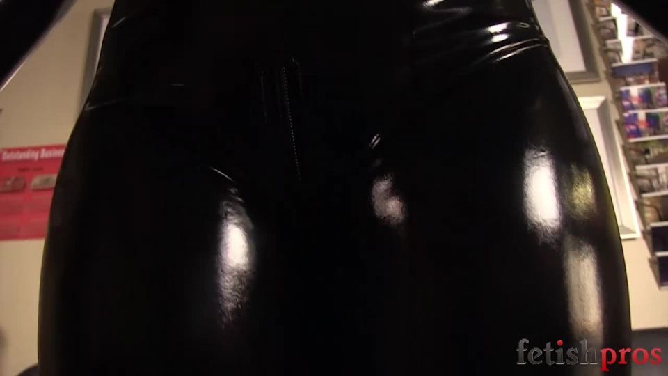 FetishPros com 136-03 Gaturito y sueños de cuero