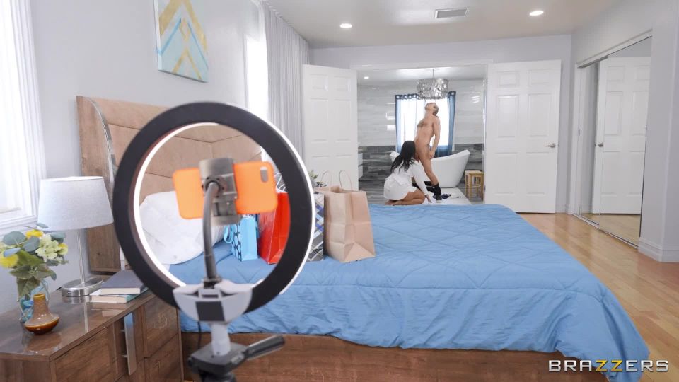 687 - Caught In A Corset Download New Porn Video Fast Mo...