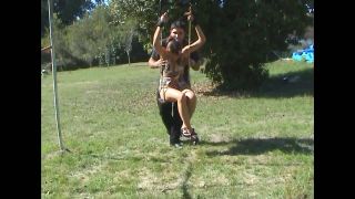 FrenchTickling – Remasterizado Vintage Series Los Ticklers Conducen Melanie Crazy En El Jardín Vintage!