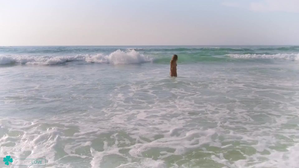 Clover - NUDISTA FELIZ