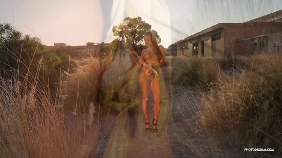 Photodromm presents brittie thegoldentouch 2