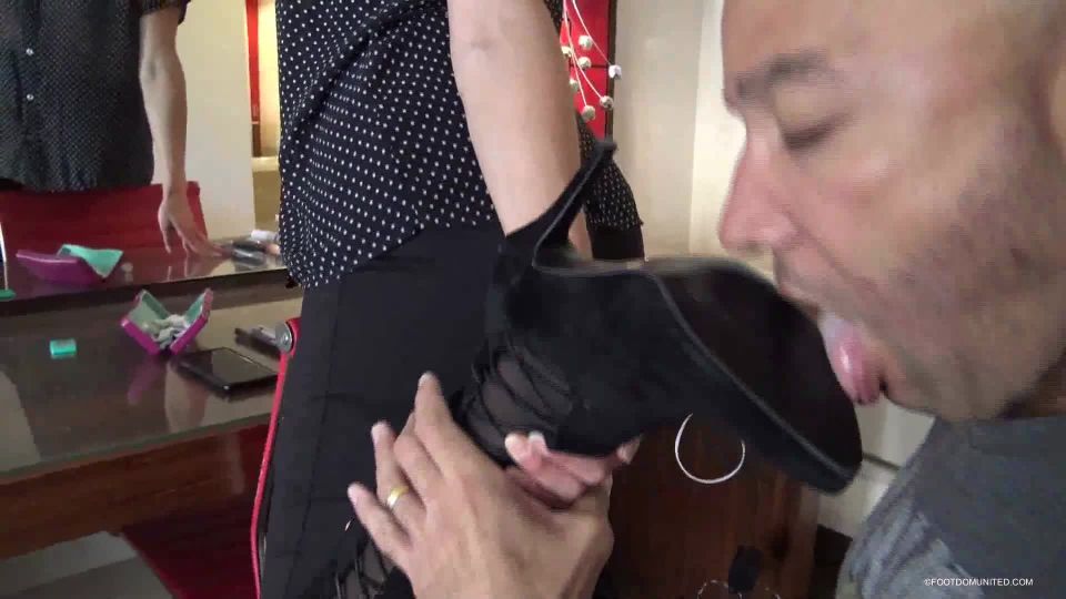 Title Boot Slaves - Mistress Hazel