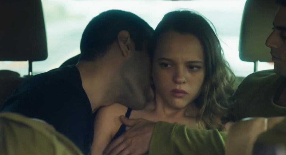 Shira Haas - Broken Mirrors (Mar'ot shvurot) (2018) HD 720p!!!