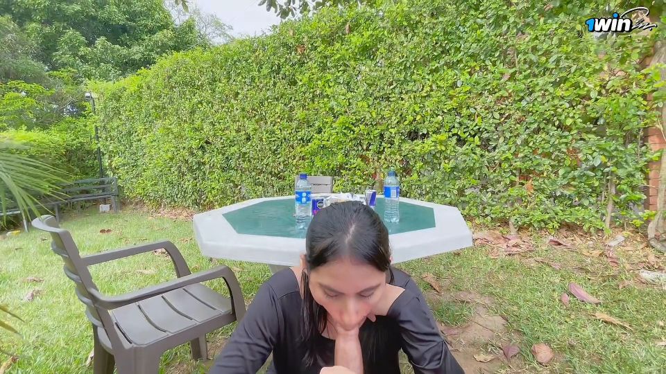 6246 I Fuck A Stranger I Met In A Public Park In Exchange For...