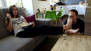 Czech SolesCroma's Fan Following Her Home And Serving Her BIG Feet - 1080p