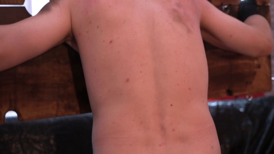 Dominatrix Nika Whipped her Naughty Slave.