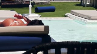 Who is Lilly - OMG! I found Lilly at the gym. I love her legs. Look what happens at the end! - Who is Lilly