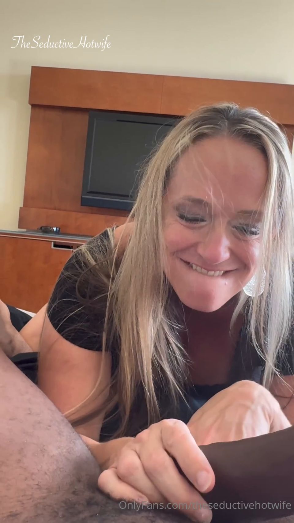 TheSeductiveHotwife BBC makes me orgasm like no other!