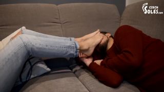 Czech SolesNikola's First Foot Worship In Her Life¡ (Foot Fetish, Sexy Feet, Bare Feet, Czech Soles,Young Feet) - 1080p