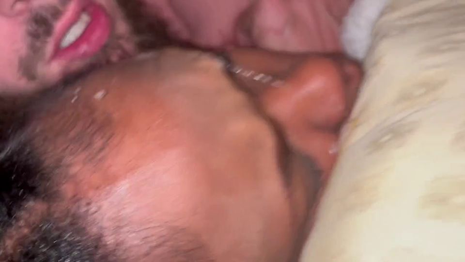 Betty Bangkok - El casero se hizo con mi culo. Onlyfans@dirtymoufpiece