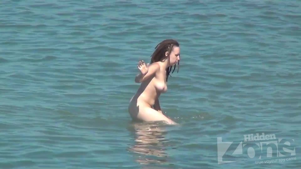 Online tube Voyeur nudism – The girl with dreadlocks decided to wash her things in the sea