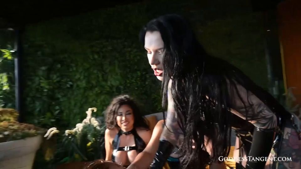 Diosa Tangente, Emperatriz Ming y Demness Luna - Triple Domme Sudadera Pie Worshi - Botas