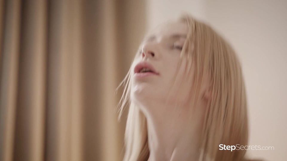 Julia Rain - Impossible To Resist