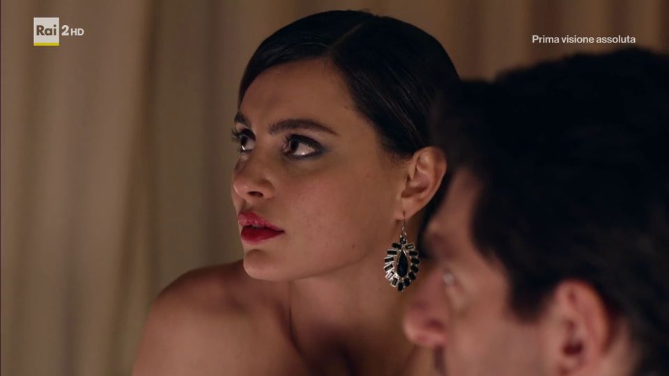 Catrinel Marlon - L'ispettore Coliandro s06e02 (2017) HD 1080p!!!