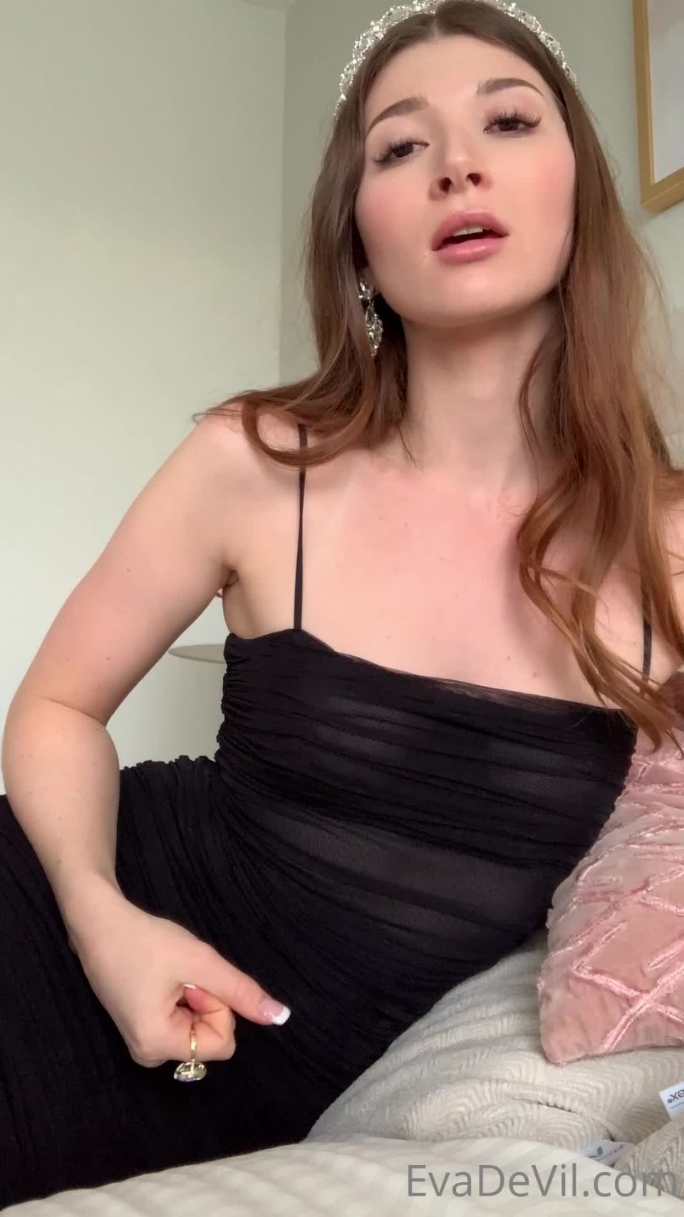 Eva de Vil () Video helplessly submissive 19-04-2021