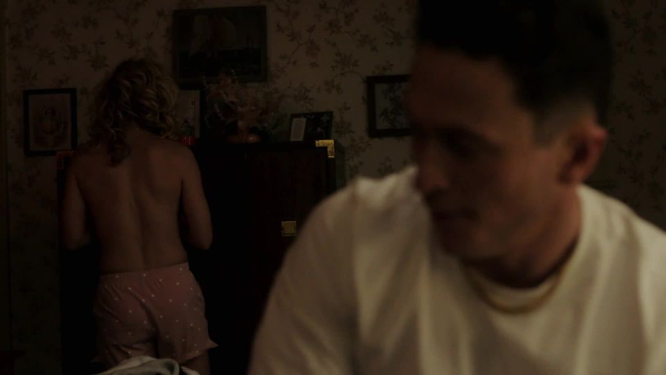 Amanda Clayton - Ciudad en una colina s01e03 (2019) HD 1080p - (Celebrity porn)