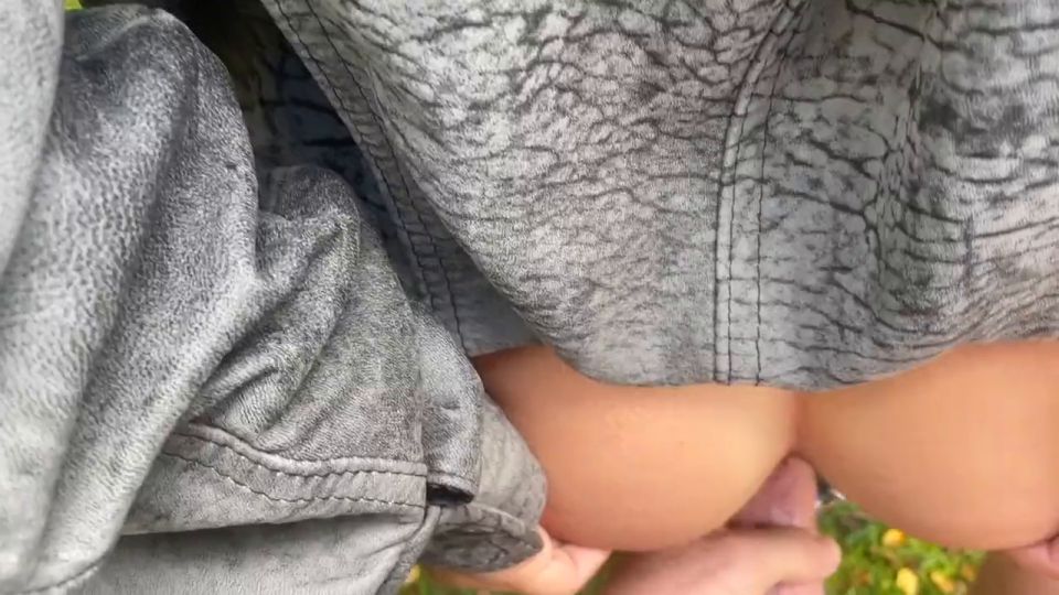 7172 Sexo al aire libre arriesgado por el dinero lindo con un...