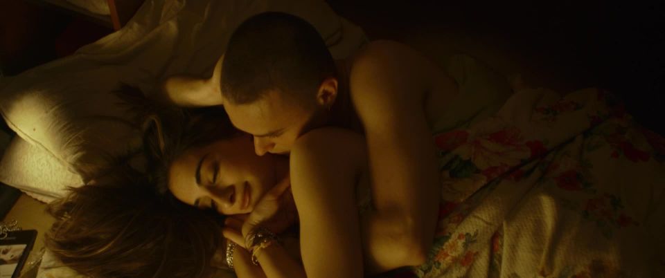 Michela De Rossi - La terra dell'abbastancia (2018) HD 1080p - (Celebridad porno)