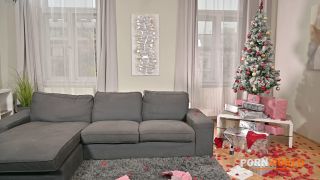 Eden Ivy, Leya Desantis - BTS - Christmas Cuties Invite Neighbours In For Festive DP Gangbang GP3153 FullHD.