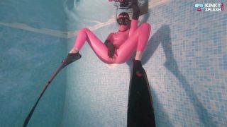 UkCuteGirl – Underwater Freediving Latex Masturbation Latex